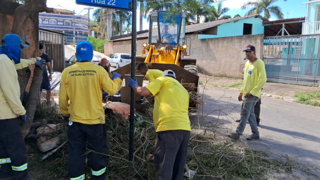 Mutirão de limpeza retira 120 toneladas de lixo do Plano Piloto