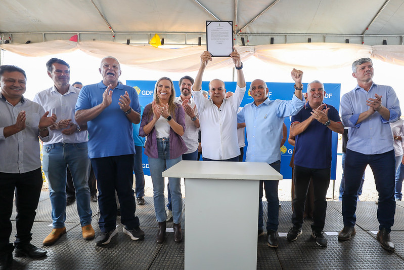 Deputado Pepa comemora assinatura de ordem de serviço para construção de viaduto em Planaltina