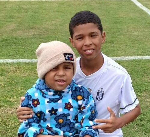 Superação em cada drible: Aluno do projeto social de futebol percorre diariamente 40km para treinar em Ceilândia