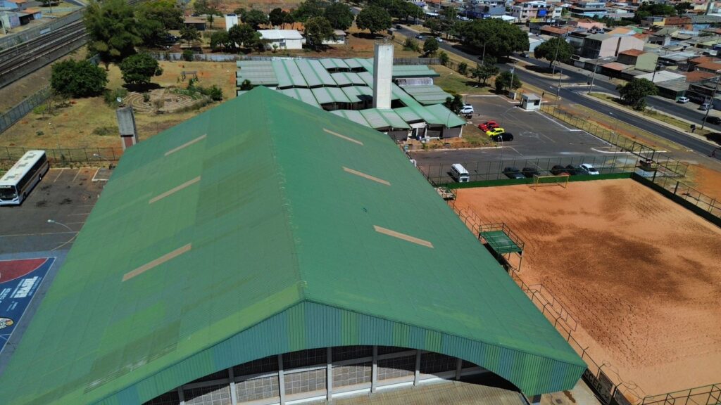 Comunidade e Administração de Ceilândia recuperam telhado do Ginásio da Guariroba, símbolo do esporte na região