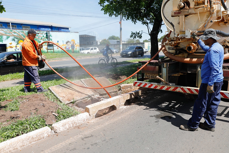 Ceilândia já realizou a limpeza de 1,3 mil bocas de lobo em 2025