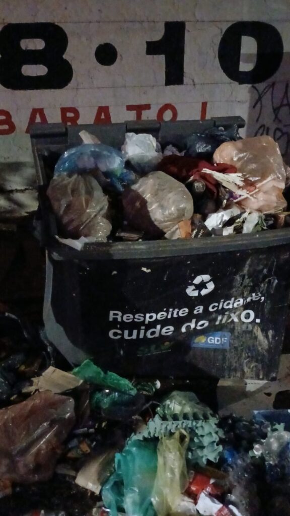 Novos contêineres de lixo estão sendo usados de forma incorreta em Ceilândia