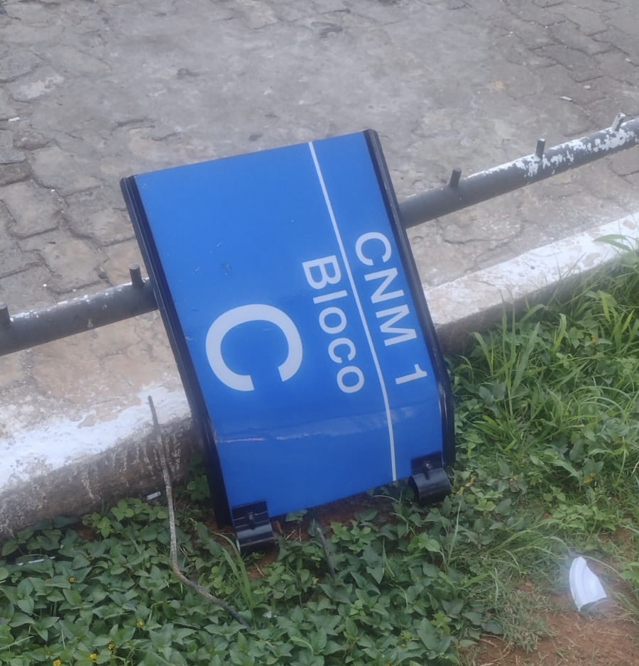 Vandalismo em placas de endereçamento gera prejuízo ao patrimônio público em Ceilândia