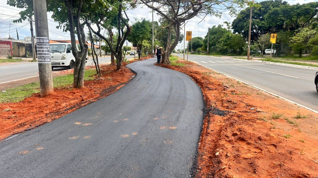 Obra da ciclovia avança para fase de pavimentação e acrescenta 2,1 km à malha de Ceilândia