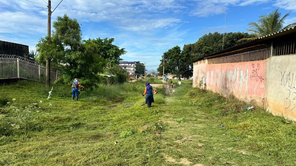 Parceria entre órgãos intensifica a roçagem de terrenos e garante ações permanentes de cuidado em Ceilândia