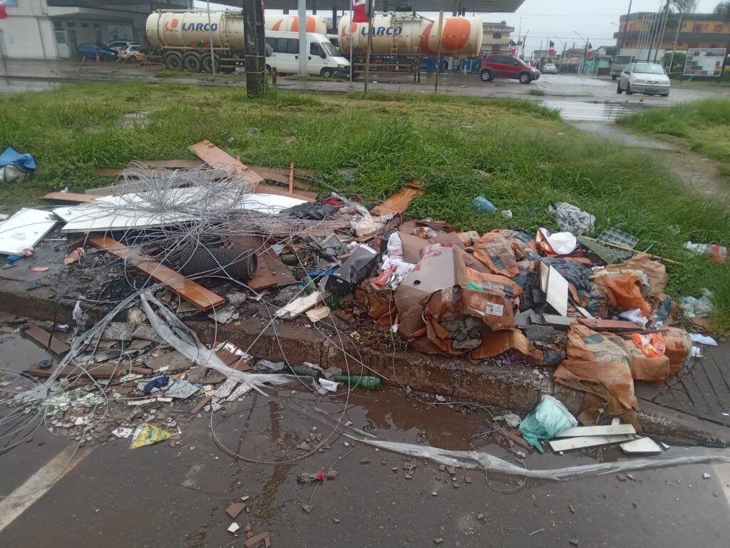 Descarte irregular de lixo sobrecarrega rede de drenagem no período chuvoso em Ceilândia