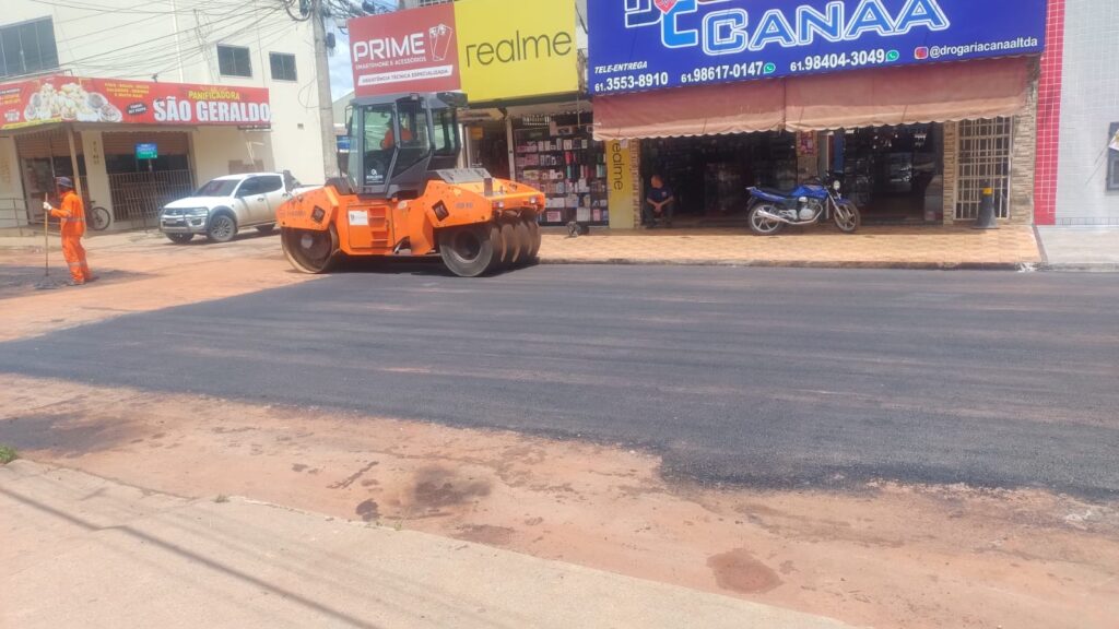 CEILÂNDIA INTENSIFICA OPERAÇÃO TAPA-BURACO E APLICA 20 TONELADAS DE MASSA ASFÁLTICA EM CINCO DIAS