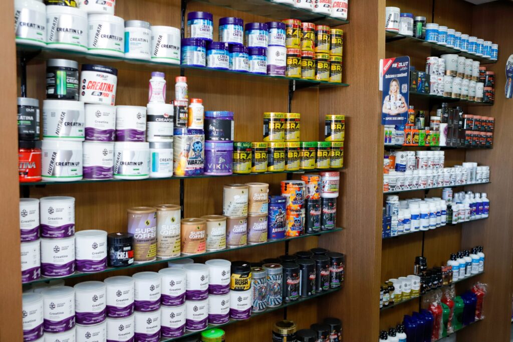 Suplementos alimentares: quando são necessários e quais os riscos do uso sem orientação