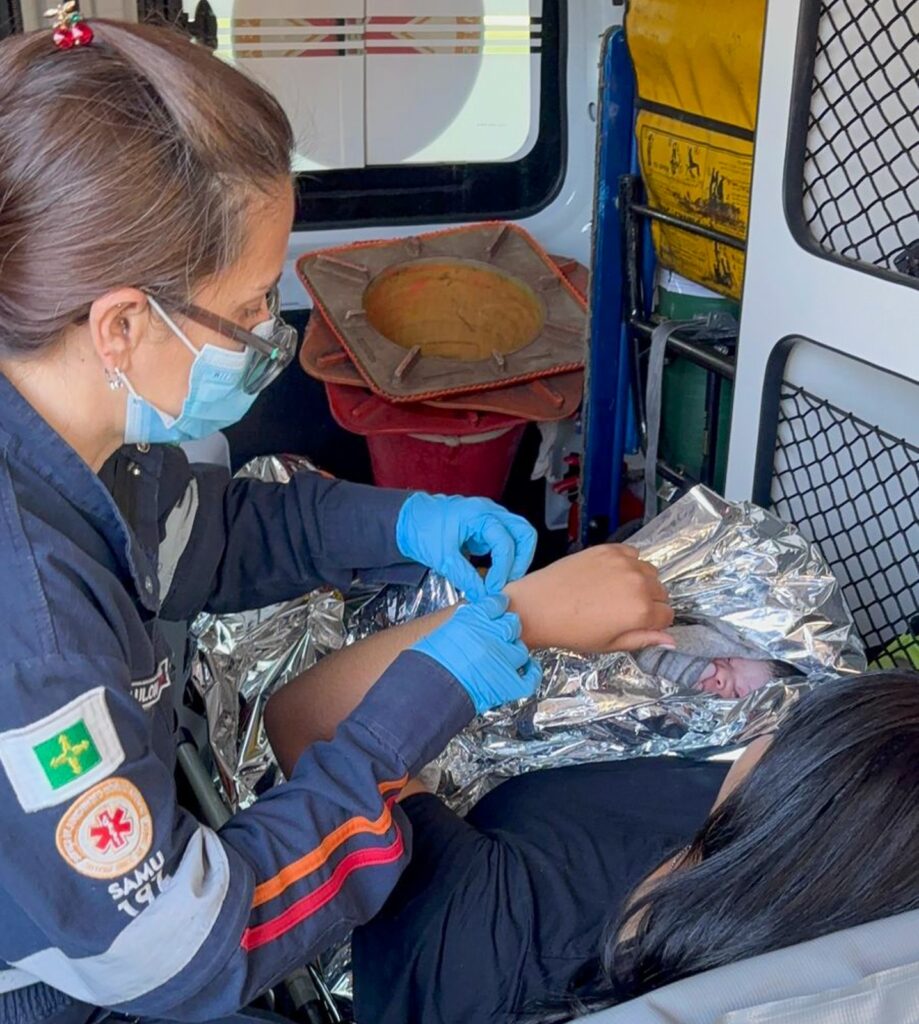 Parto inesperado mobiliza equipes do Samu-DF no Eixo Monumental