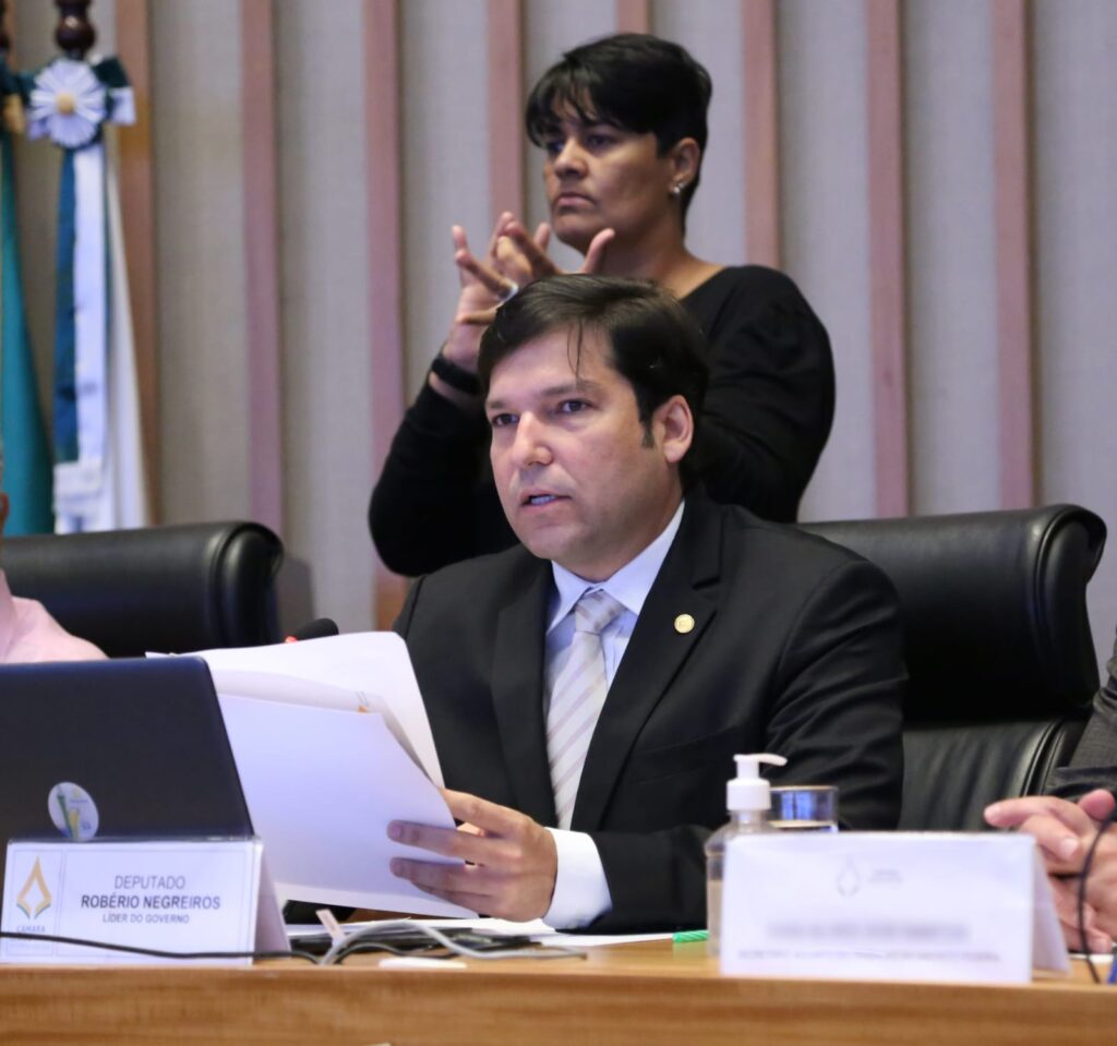Deputado Robério Negreiros pede apuração imediata após destruição de abrigos de animais comunitários no Gama