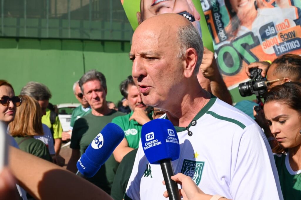 JOSÉ ROBERTO ARRUDA NO SEM CENSURA: “O GDF VIROU CABIDE DE EMPREGO PARA CABO ELEITORAL.