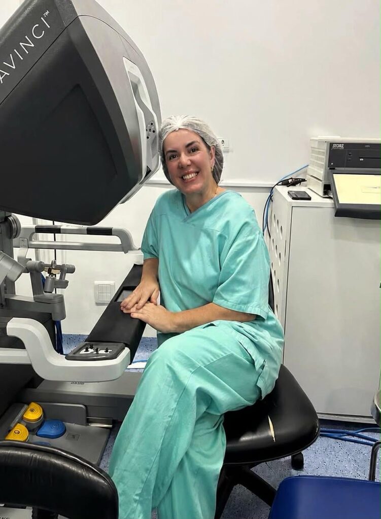 Cirurgia para câncer de mama utiliza pela primeira vez no DF a plataforma robótica Da Vinci Xi